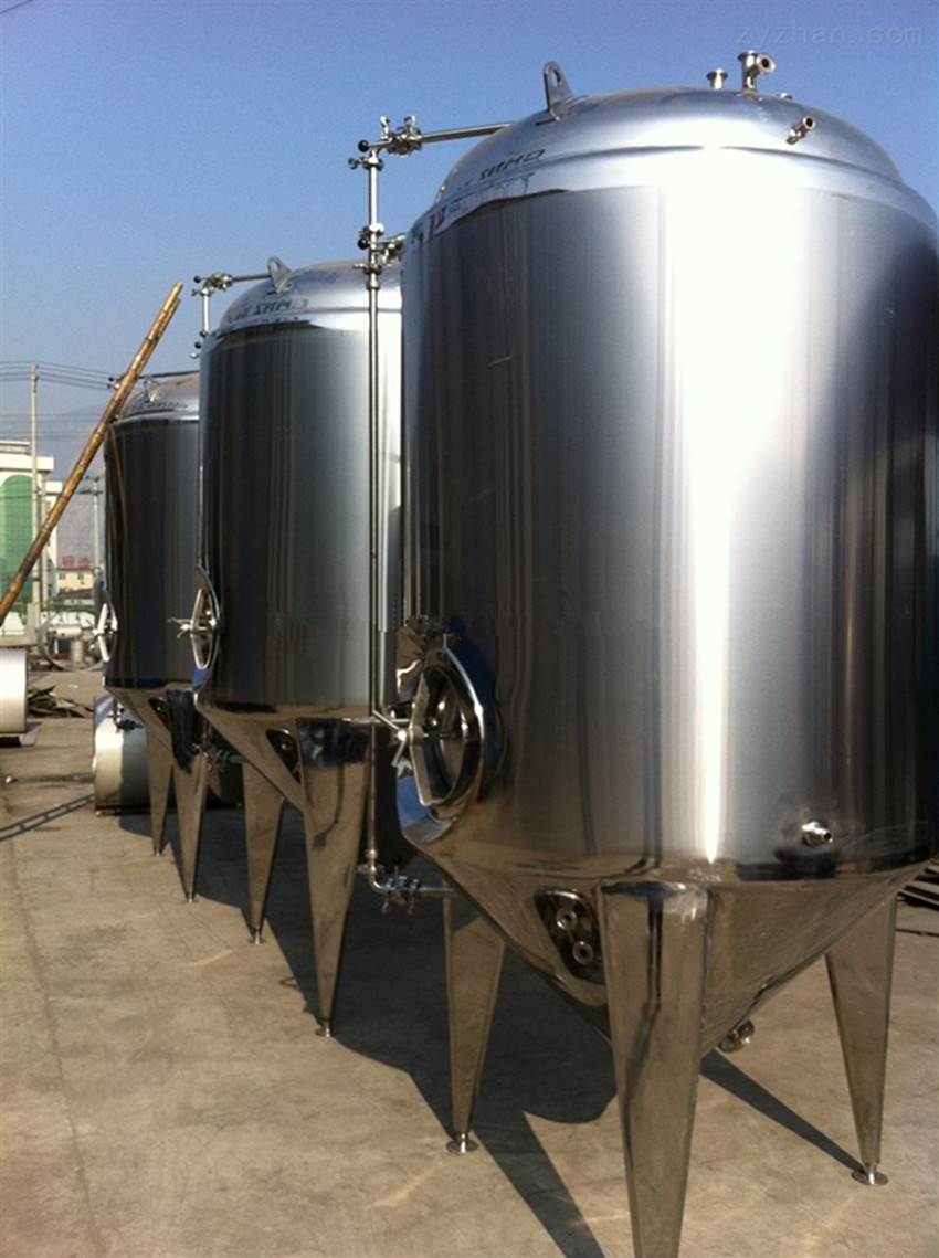 Automated tank and reactor cleaning equipment, mobile tank cleaning system